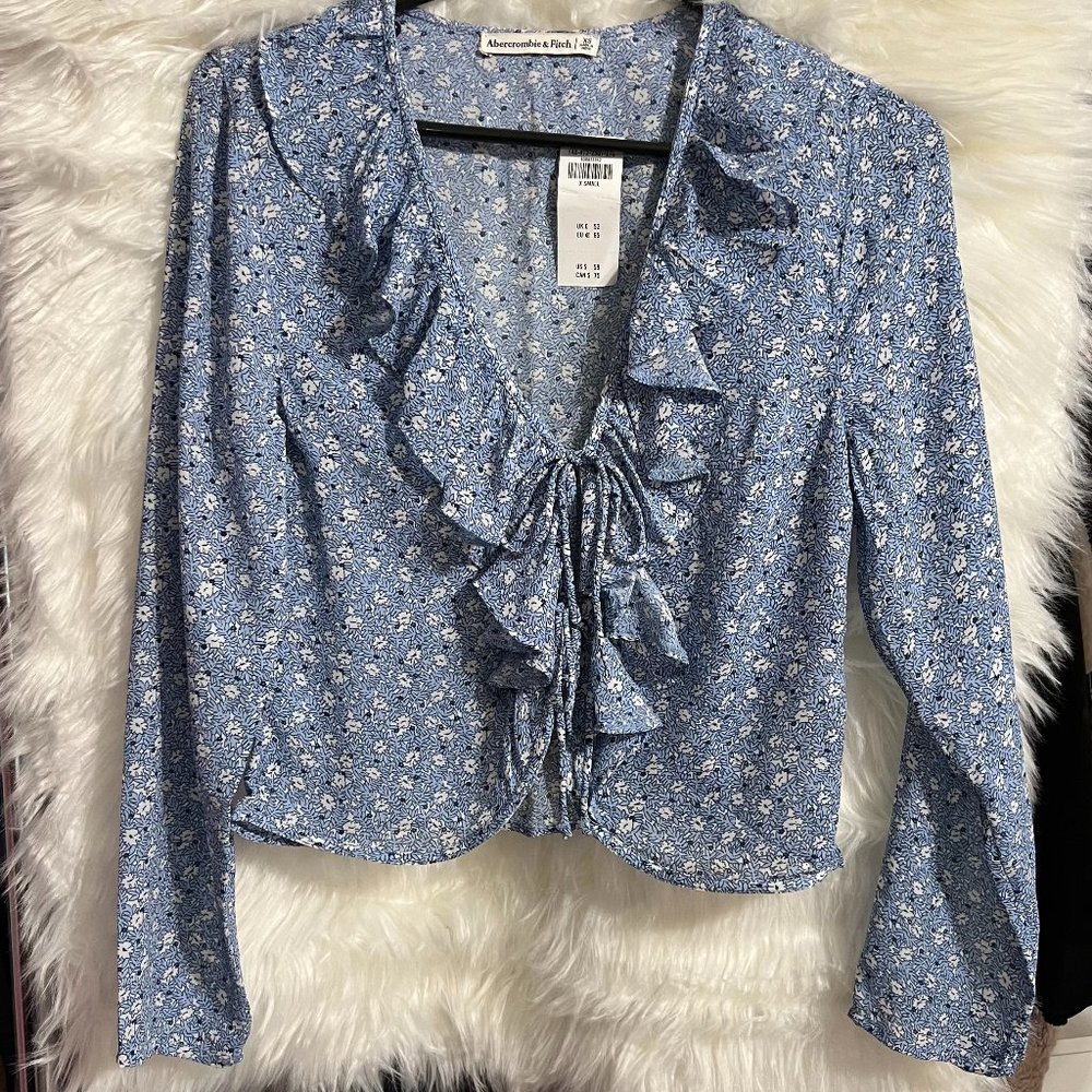 NWT! Abercrombie & Fitch Tie Front Ruffle Blouse in Blue Floral, Size XS